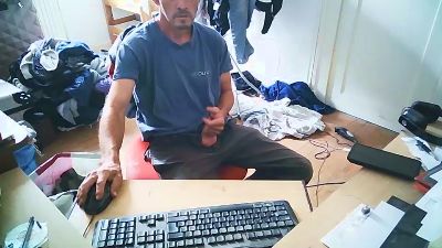 davidgarmin4 live cam on Cam4