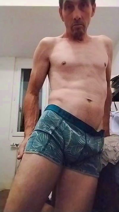 davidgarmin4 live cam on Cam4