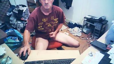 davidgarmin4 live cam on Cam4