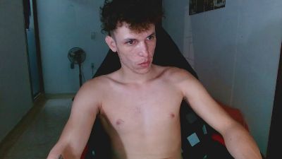 davidsalazar33 live cam on Cam4