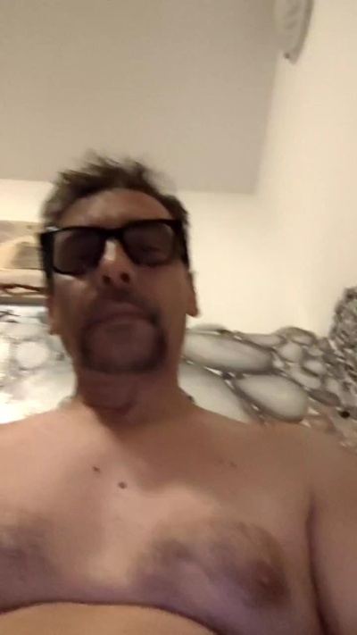 degaus73 live cam on Cam4
