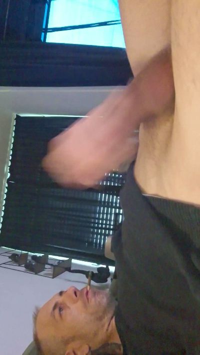 dennisz666 live cam on Cam4