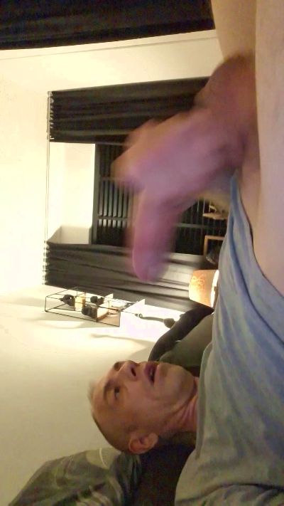 dennisz666 live cam on Cam4