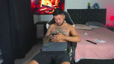 dereck_karte live cam on Cam4