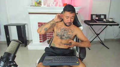 dereck_karte live cam on Cam4