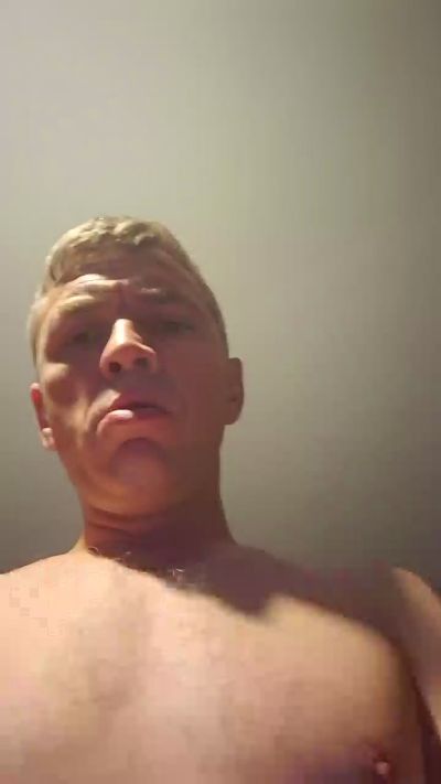 derekhomes1 live cam on Cam4