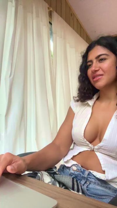 deusaludovica live cam on Cam4