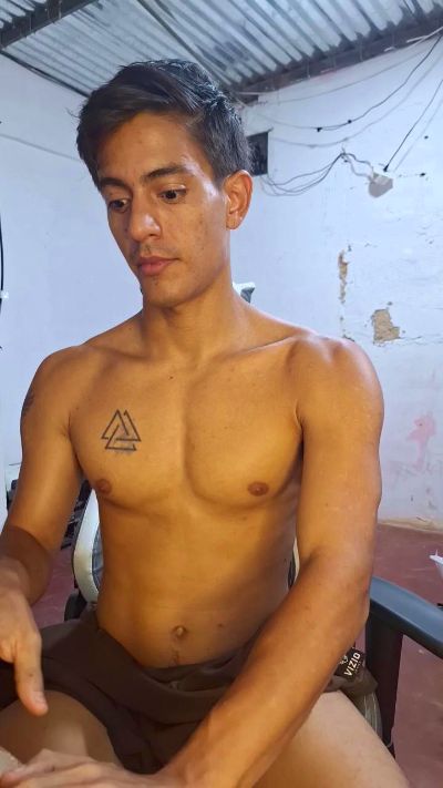 diablito202020 live cam on Cam4