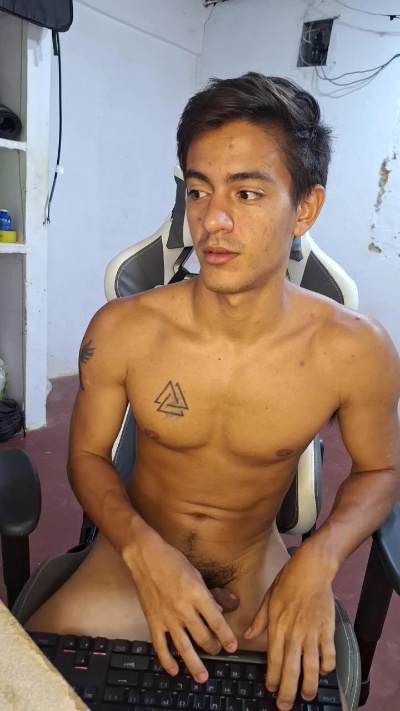 diablito202020 live cam on Cam4