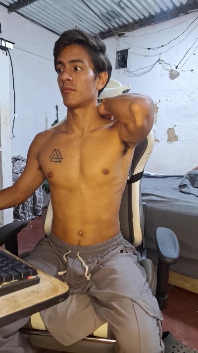 diablito202020 live cam on Cam4