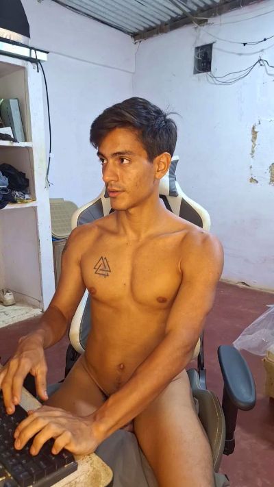 diablito202020 live cam on Cam4