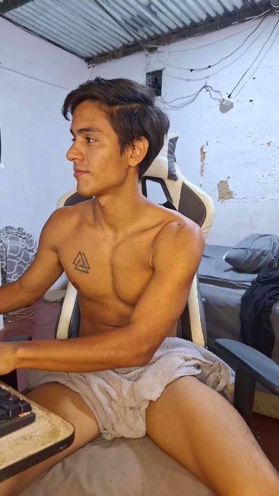 diablito202020 live cam on Cam4