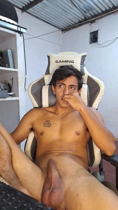 diablito202020 live cam on Cam4