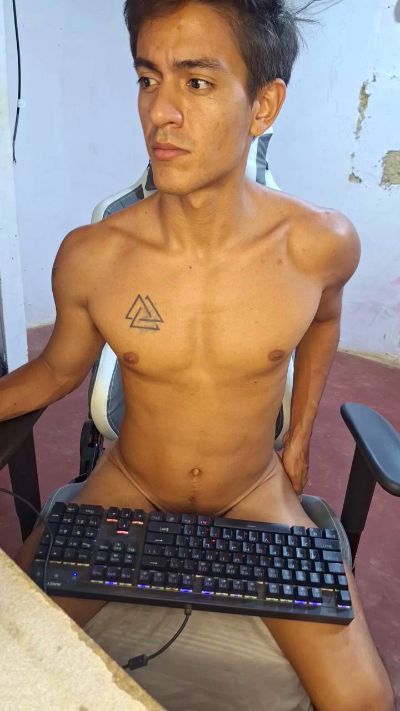 diablito202020 live cam on Cam4