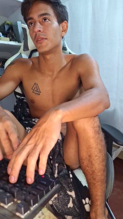 diablito202020 live cam on Cam4