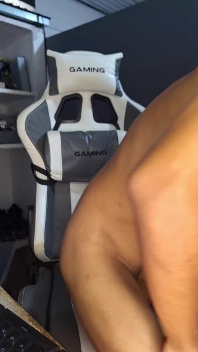 diablito202020 live cam on Cam4