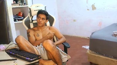 diablito202020 live cam on Cam4