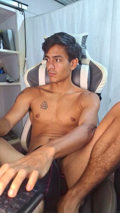 diablito202020 live cam on Cam4