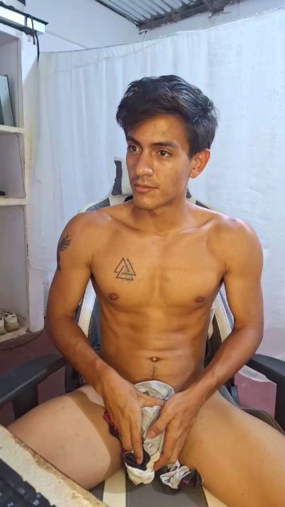 diablito202020 live cam on Cam4