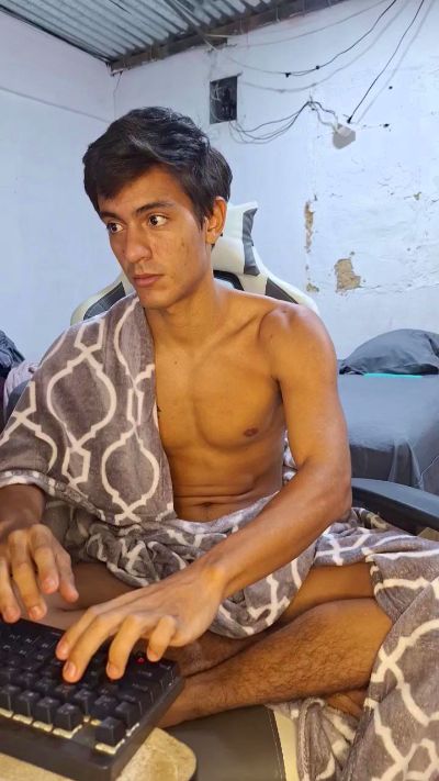 diablito202020 live cam on Cam4