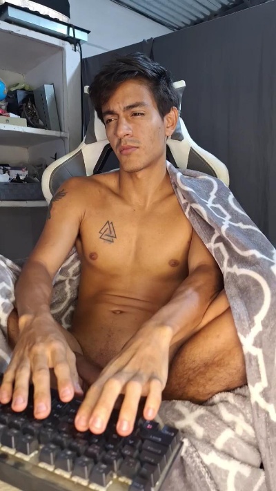 diablito202020 live cam on Cam4