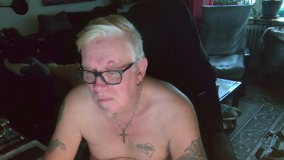 dirtyminds1 live cam on Cam4