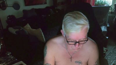 dirtyminds1 live cam on Cam4
