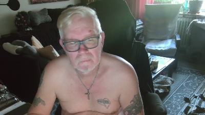 dirtyminds1 live cam on Cam4