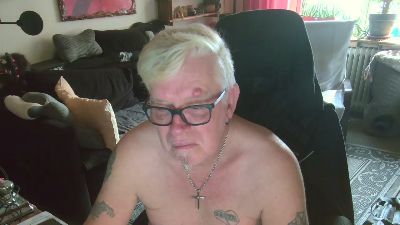 dirtyminds1 live cam on Cam4