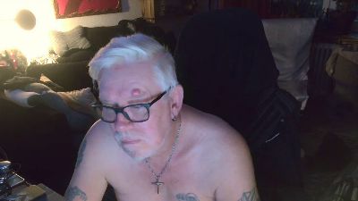 dirtyminds1 live cam on Cam4