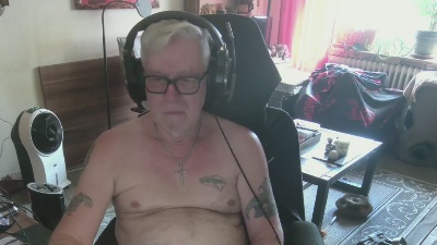 dirtyminds1 live cam on Cam4