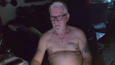 dirtyminds1 live cam on Cam4