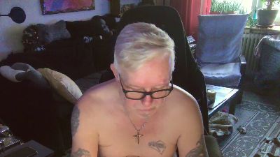 dirtyminds1 live cam on Cam4