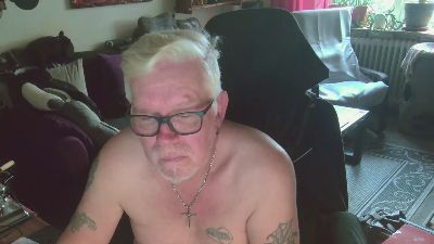 dirtyminds1 live cam on Cam4