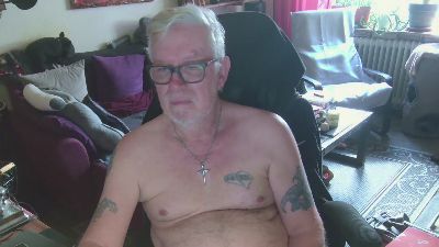 dirtyminds1 live cam on Cam4