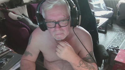 dirtyminds1 live cam on Cam4