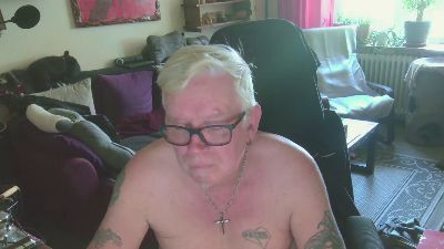 dirtyminds1 live cam on Cam4