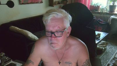 dirtyminds1 live cam on Cam4