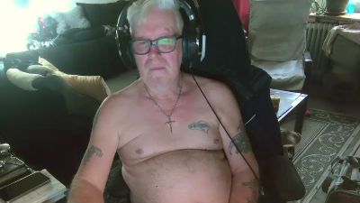 dirtyminds1 live cam on Cam4