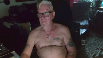 dirtyminds1 live cam on Cam4
