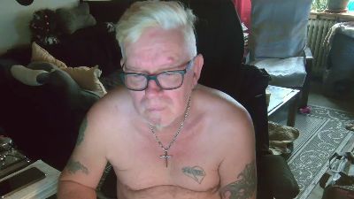dirtyminds1 live cam on Cam4