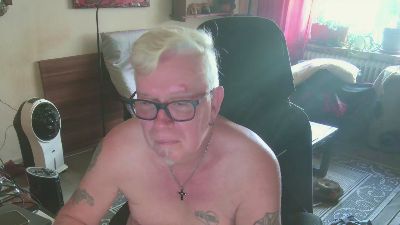 dirtyminds1 live cam on Cam4