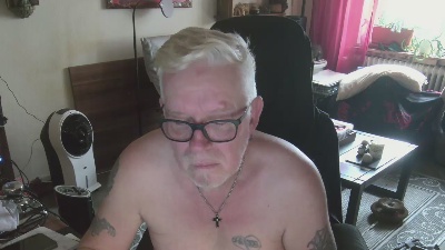 dirtyminds1 live cam on Cam4