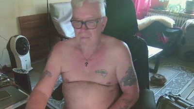 dirtyminds1 live cam on Cam4
