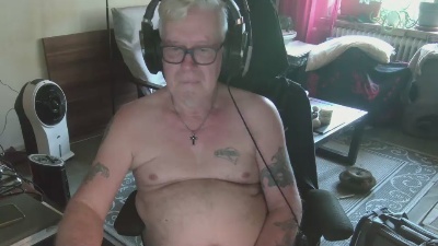 dirtyminds1 live cam on Cam4