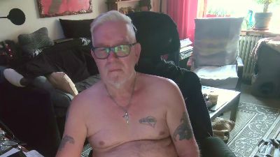 dirtyminds1 live cam on Cam4