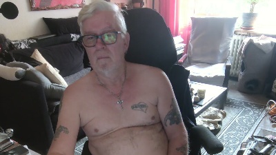 dirtyminds1 live cam on Cam4