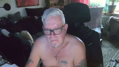 dirtyminds1 live cam on Cam4
