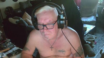 dirtyminds1 live cam on Cam4