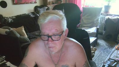 dirtyminds1 live cam on Cam4